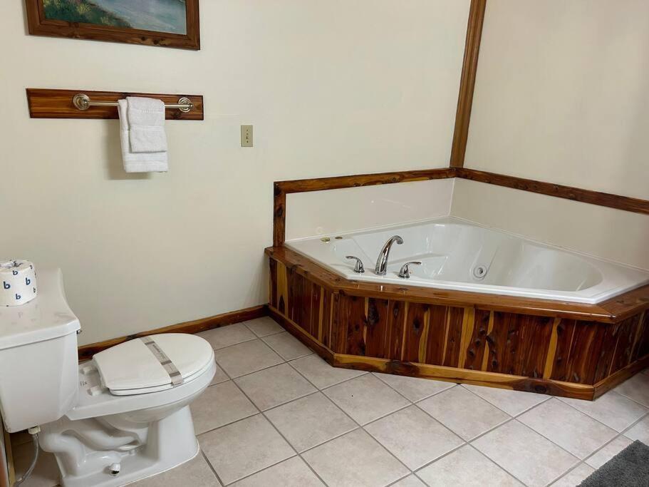 Optimum Cabin #12 With Hot Tub And Jacuzzi On Patoka Lake In Southern Indiana Сеймур Экстерьер фото